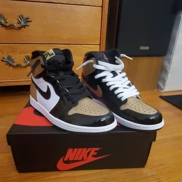 Jordan 1 Retro High NRG Patent Gold Toe - Picture 2 of 7